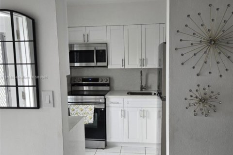 Condo in Margate, Florida, 1 bedroom № 1959940 - photo 7