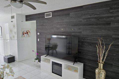 Condo in Margate, Florida, 1 bedroom № 1959940 - photo 4