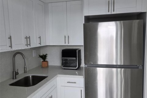 Condo in Margate, Florida, 1 bedroom № 1959940 - photo 6