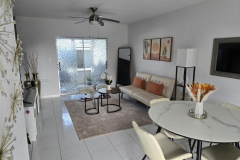 Condo in Margate, Florida, 1 bedroom № 1959940 - photo 3