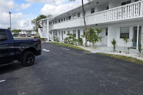 Condo in Margate, Florida, 1 bedroom № 1959940 - photo 1