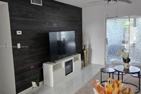 Condo in Margate, Florida, 1 bedroom № 1959940 - photo 2