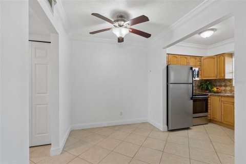 Condo in Saint Pete Beach, Florida, 1 bedroom № 2207458 - photo 13
