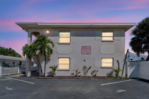 Condominio en Saint Pete Beach, Florida, 1 dormitorio  № 2207458