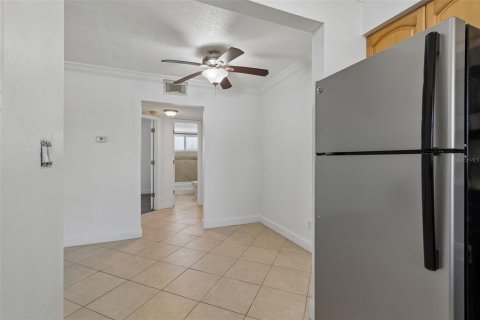 Condo in Saint Pete Beach, Florida, 1 bedroom № 2207458 - photo 20