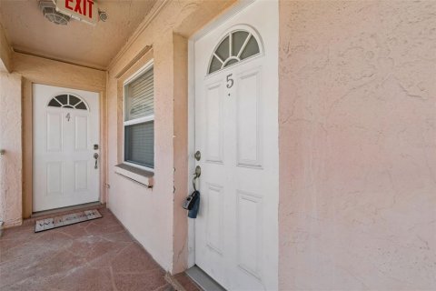 Condo in Saint Pete Beach, Florida, 1 bedroom № 2207458 - photo 7