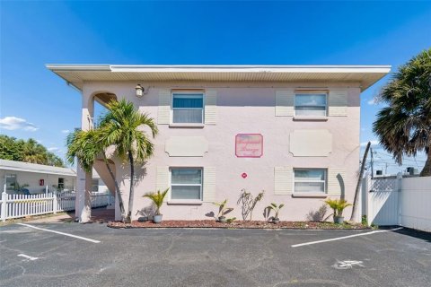 Condo in Saint Pete Beach, Florida, 1 bedroom № 2207458 - photo 6