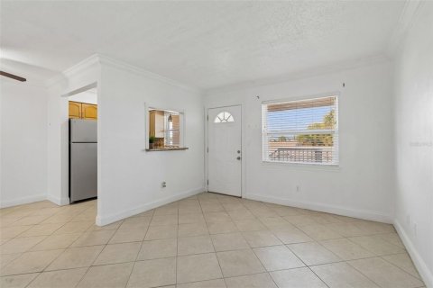 Condo in Saint Pete Beach, Florida, 1 bedroom № 2207458 - photo 11