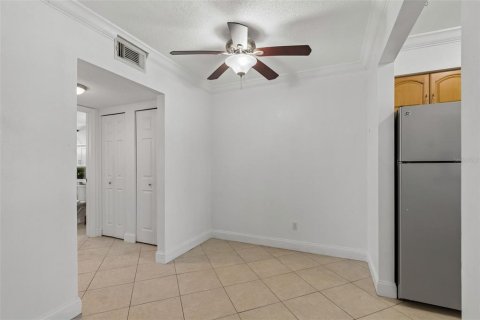 Condo in Saint Pete Beach, Florida, 1 bedroom № 2207458 - photo 12