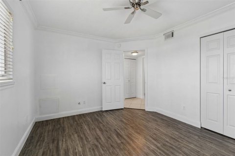 Condo in Saint Pete Beach, Florida, 1 bedroom № 2207458 - photo 25