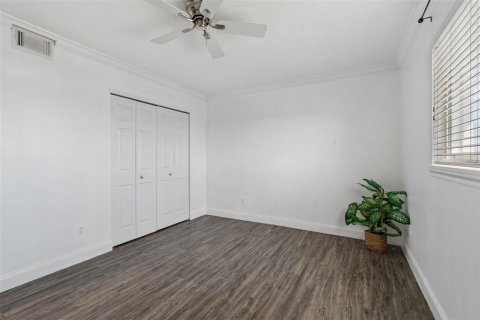 Condo in Saint Pete Beach, Florida, 1 bedroom № 2207458 - photo 26