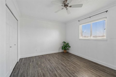 Condo in Saint Pete Beach, Florida, 1 bedroom № 2207458 - photo 23