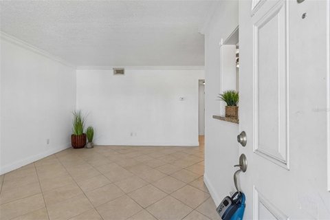 Condo in Saint Pete Beach, Florida, 1 bedroom № 2207458 - photo 8