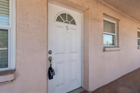 Condo in Saint Pete Beach, Florida, 1 bedroom № 2207458 - photo 5