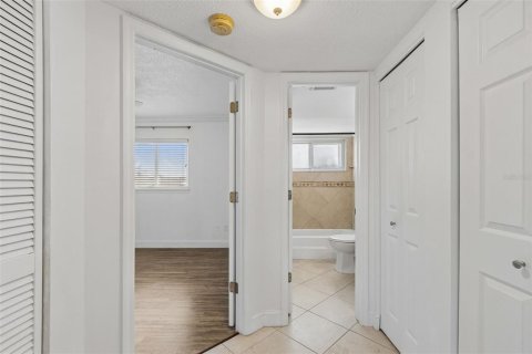 Condo in Saint Pete Beach, Florida, 1 bedroom № 2207458 - photo 22