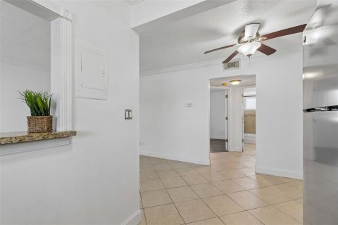 Condo in Saint Pete Beach, Florida, 1 bedroom № 2207458 - photo 21