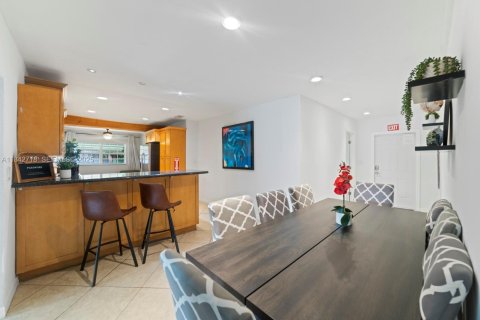 Villa ou maison à vendre à Hollywood, Floride: 4 chambres, 124.58 m2 № 2034721 - photo 30