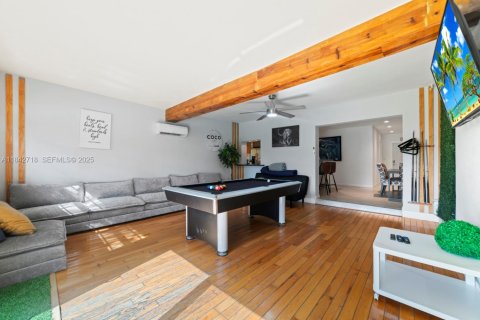 Villa ou maison à vendre à Hollywood, Floride: 4 chambres, 124.58 m2 № 2034721 - photo 11