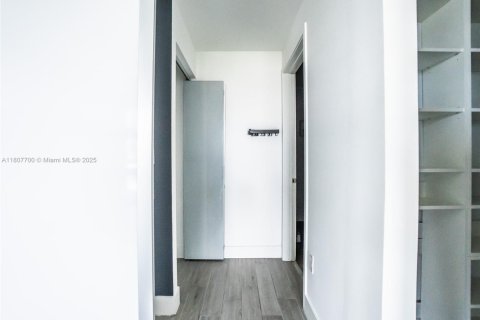 Condominio en venta en Miami, Florida, 1 dormitorio, 61.69 m2 № 1864871 - foto 14