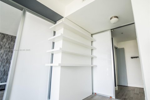 Condominio en venta en Miami, Florida, 1 dormitorio, 61.69 m2 № 1864871 - foto 13