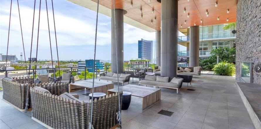 Condominio en Miami, Florida, 1 dormitorio  № 1864871