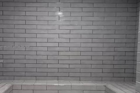 Снять в аренду кондоминиум в Майами, Флорида 2 спальни, 80.55м2, № 2034975 - фото 4