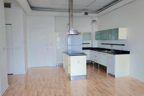 Снять в аренду кондоминиум в Майами, Флорида 2 спальни, 80.55м2, № 2034975 - фото 2