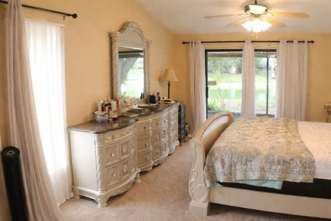 House in Brandon, Florida 3 bedrooms, 146.23 sq.m. № 2117417 - photo 12