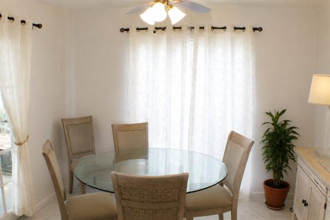 House in Brandon, Florida 3 bedrooms, 146.23 sq.m. № 2117417 - photo 6