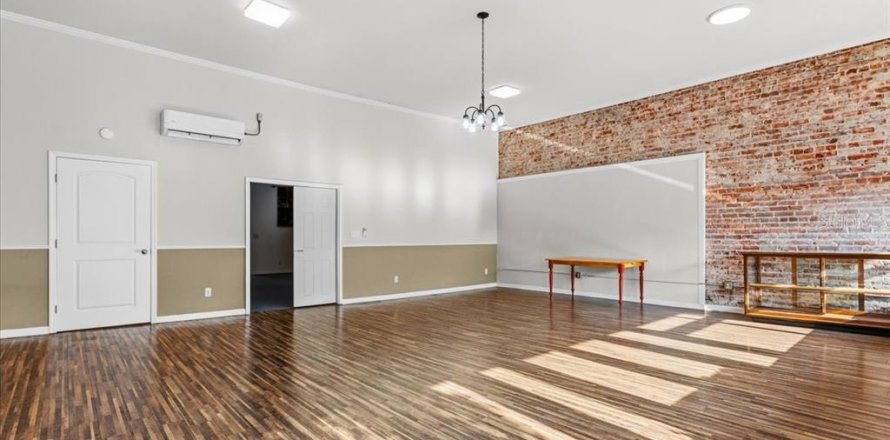 Commercial property in Alachua, Florida 179.86 sq.m. № 2217714
