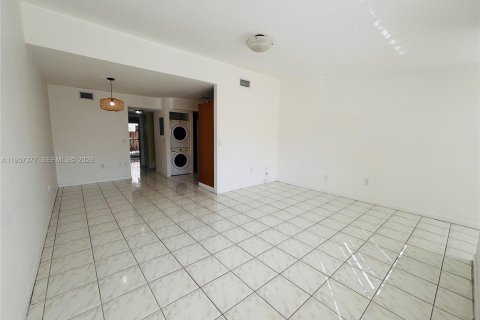 Снять в аренду таунхаус в Майами-Лейкс, Флорида 2 спальни, 103.12м2, № 2011433 - фото 4