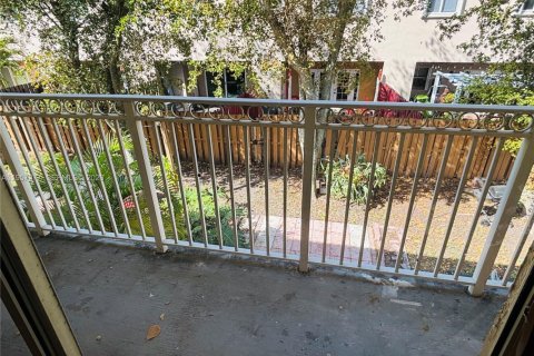 Снять в аренду таунхаус в Майами-Лейкс, Флорида 2 спальни, 103.12м2, № 2011433 - фото 22