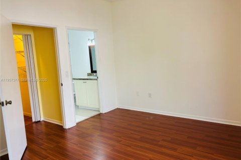 Снять в аренду таунхаус в Майами-Лейкс, Флорида 2 спальни, 103.12м2, № 2011433 - фото 17