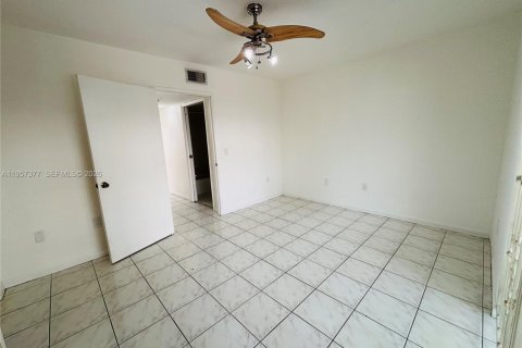 Снять в аренду таунхаус в Майами-Лейкс, Флорида 2 спальни, 103.12м2, № 2011433 - фото 11