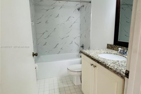 Снять в аренду таунхаус в Майами-Лейкс, Флорида 2 спальни, 103.12м2, № 2011433 - фото 21