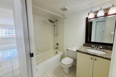 Снять в аренду таунхаус в Майами-Лейкс, Флорида 2 спальни, 103.12м2, № 2011433 - фото 12