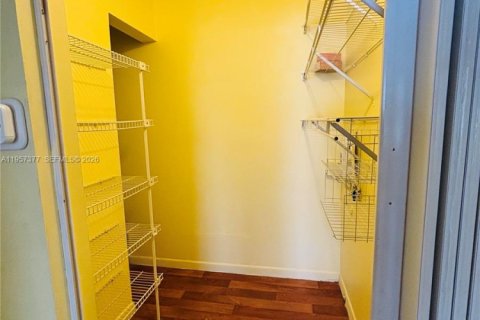 Снять в аренду таунхаус в Майами-Лейкс, Флорида 2 спальни, 103.12м2, № 2011433 - фото 23