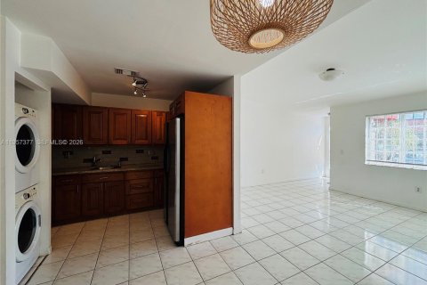 Снять в аренду таунхаус в Майами-Лейкс, Флорида 2 спальни, 103.12м2, № 2011433 - фото 7