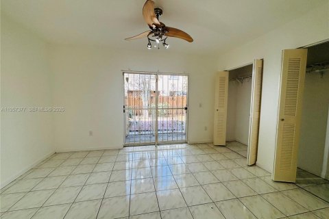 Снять в аренду таунхаус в Майами-Лейкс, Флорида 2 спальни, 103.12м2, № 2011433 - фото 10