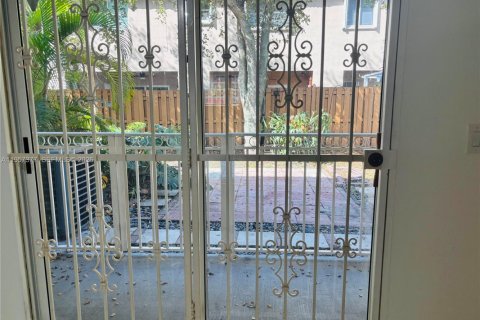 Снять в аренду таунхаус в Майами-Лейкс, Флорида 2 спальни, 103.12м2, № 2011433 - фото 13