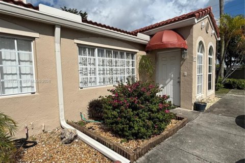 Townhouse in Miami Lakes, Florida 2 bedrooms, 103.12 sq.m. № 2011433