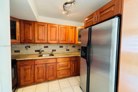 Снять в аренду таунхаус в Майами-Лейкс, Флорида 2 спальни, 103.12м2, № 2011433 - фото 5