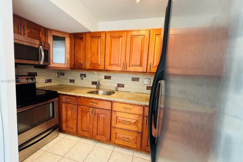 Снять в аренду таунхаус в Майами-Лейкс, Флорида 2 спальни, 103.12м2, № 2011433 - фото 6