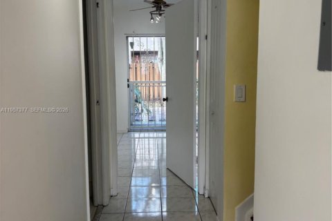 Снять в аренду таунхаус в Майами-Лейкс, Флорида 2 спальни, 103.12м2, № 2011433 - фото 9