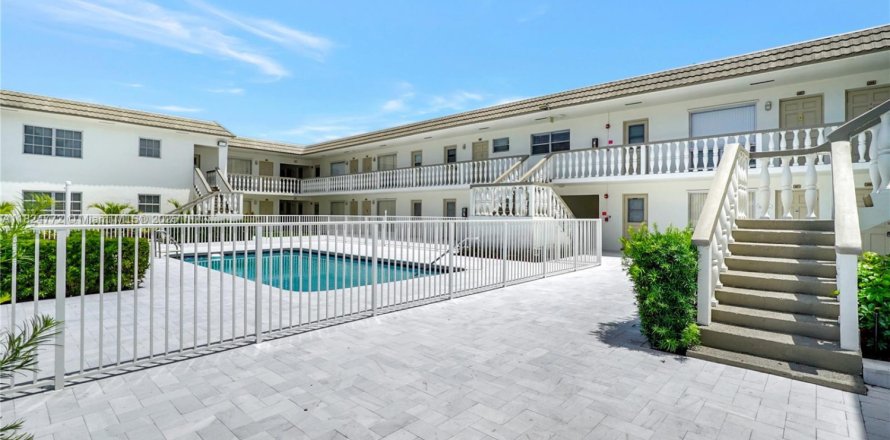 Appartement à Hollywood, Floride 2 chambres, 83.61 m2 № 1790696
