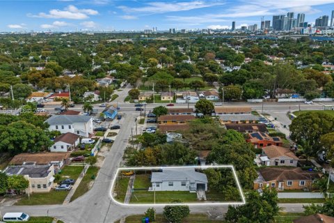 Villa ou maison à vendre à Miami, Floride: 3 chambres, 93.37 m2 № 1997531 - photo 22
