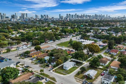 Villa ou maison à vendre à Miami, Floride: 3 chambres, 93.37 m2 № 1997531 - photo 18