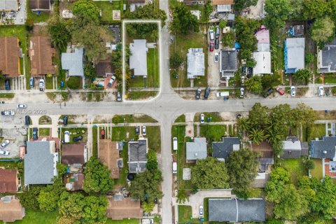 Villa ou maison à vendre à Miami, Floride: 3 chambres, 93.37 m2 № 1997531 - photo 20