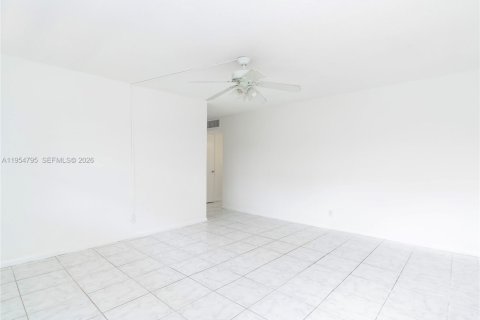 Appartement à louer à Fort Lauderdale, Floride: 1 chambre, 57.6 m2 № 2010924 - photo 2