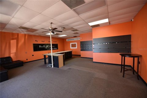 Propiedad comercial en alquiler en New Port Richey, Florida, 132.66 m2 № 1446260 - foto 2